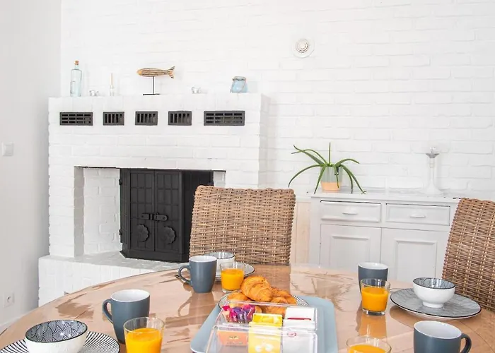 Maison De Pêcheur - L'oiseau Bleu * Étretat